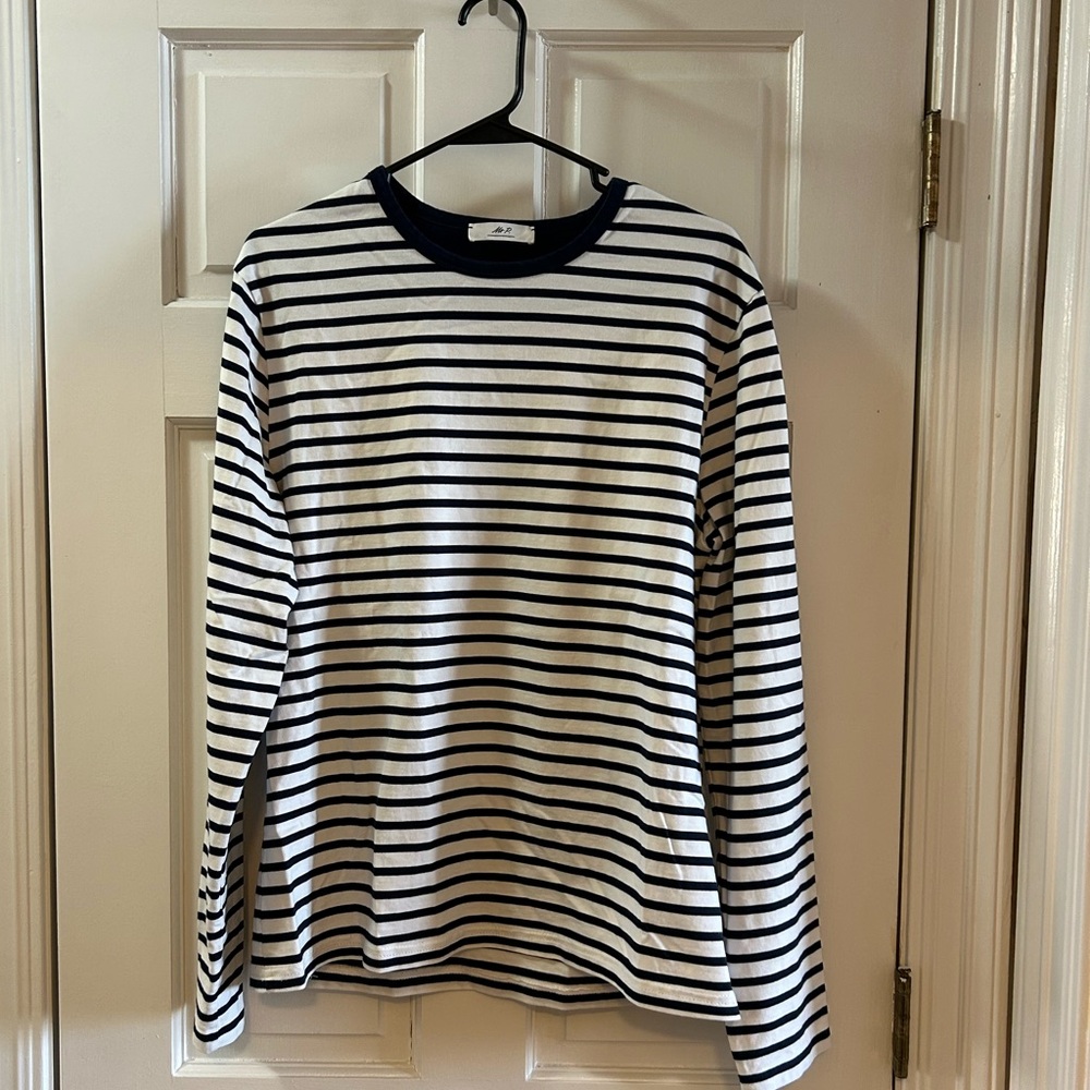 Mr. P. Dynamic long sleeve tee shirt. Size L. Vibrant white & navy blue stripe.